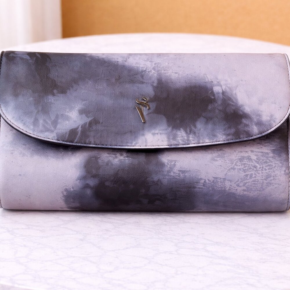 Stylish Gray Shoulder Bag | Modern & Versatile | Like New